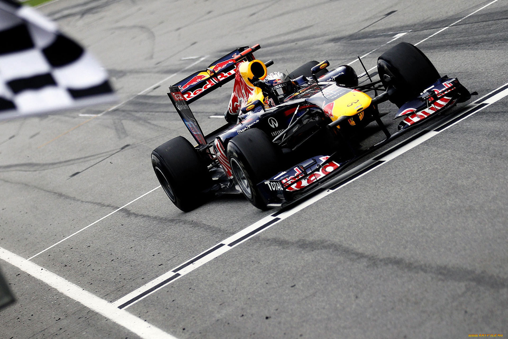 Гоночный год. Red bull f1 car. Formula 1 Red bull Racing. Red bull f1. Болид ред Булл 2011.